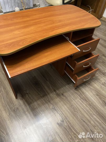 Письменный стол