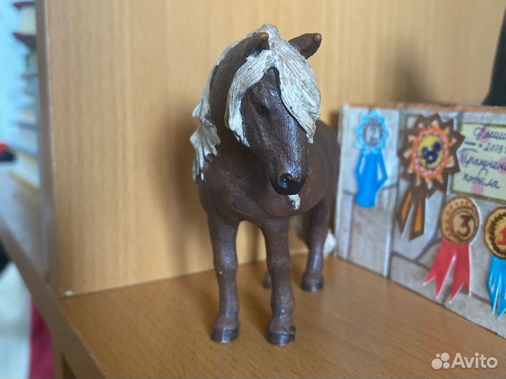 Лошадь schleich