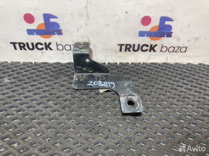 810W624105146 Кронштейн торпедо правый