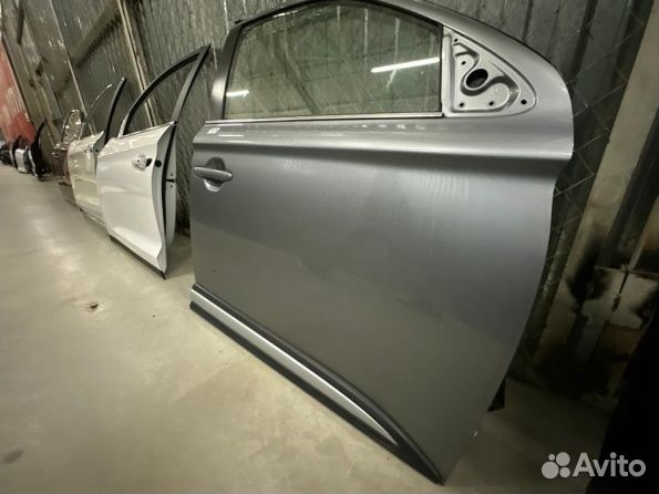 Дверь передняя правая Mitsubishi Outlander 3