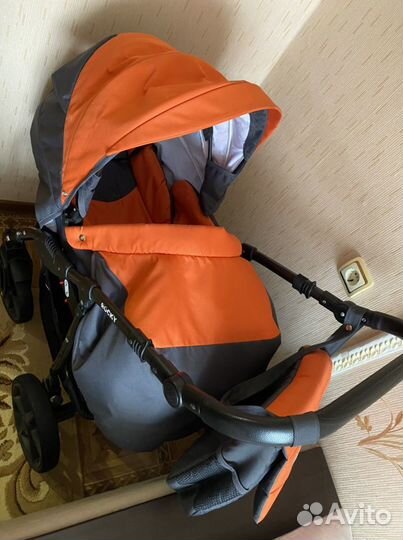 Коляска оранжевая 2 в 1