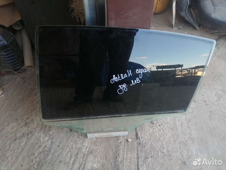 Стекло двери Opel Astra H седан