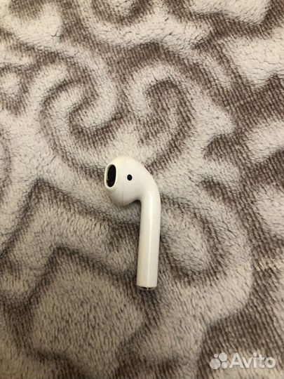 Airpods разные