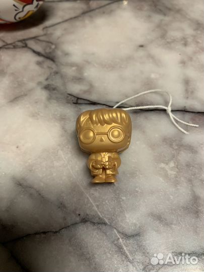 Игрушка золотой Гарри Поттер из киндер джой