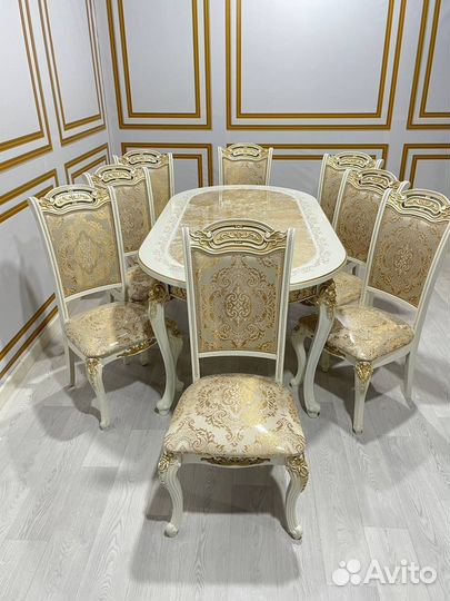 Стол и стулья