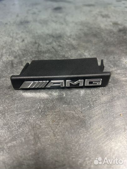 Эмблема решетки радиатора w177 amg