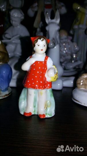 Фарфоровая статуэтка
