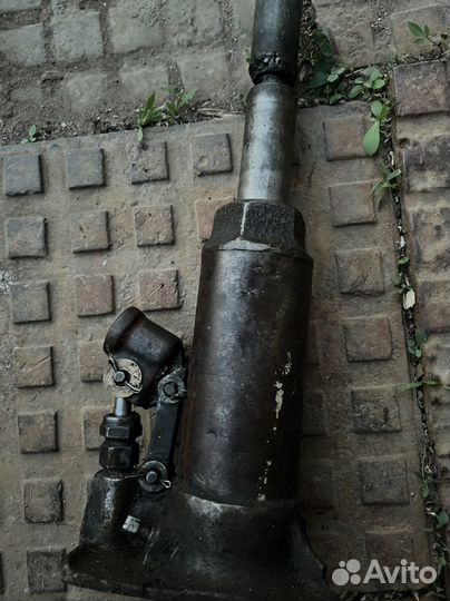 Домкрат новый