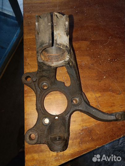 Цапфа Audi A3 V 2014(правая)