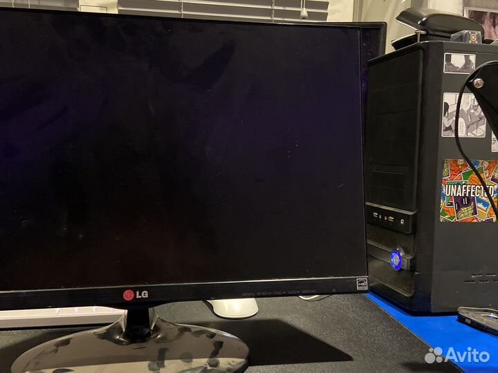 Монитор LG flatron 23EA63T