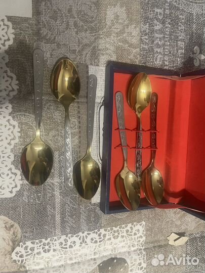 Набор позолоченных столовых приборов