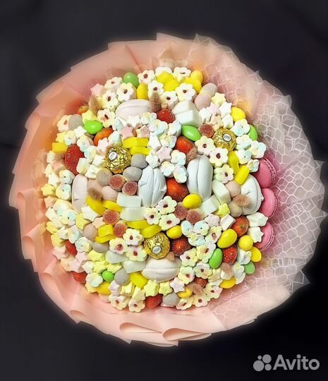 Букет из маршмеллоу и ягод