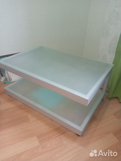 Столик для телевизора