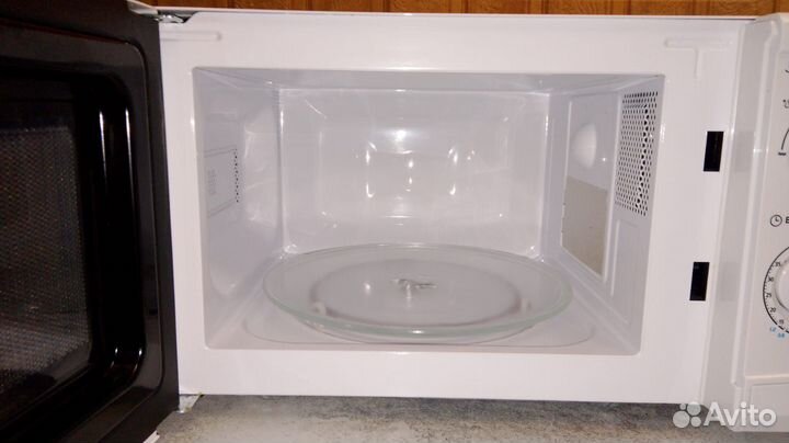 Микроволновая печь Midea MM720CWW