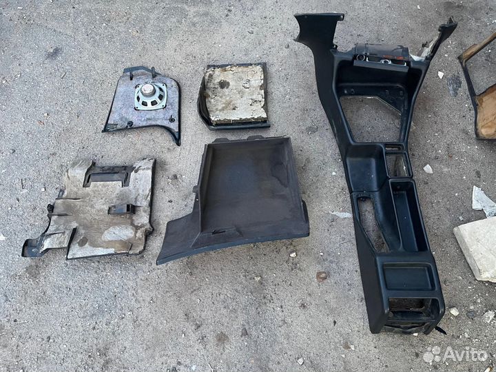 Часть салона и полка бмв е34