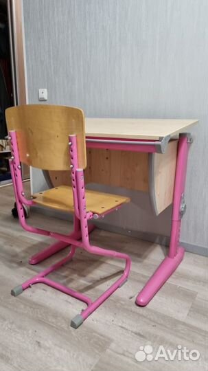 Школьный стол и стул