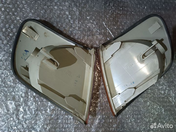 Поворотники правый, левый на Ауди 100 C4