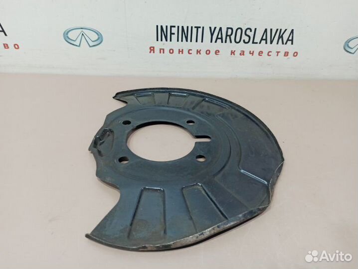 Пыльник тормозного диска передний левый Nissan