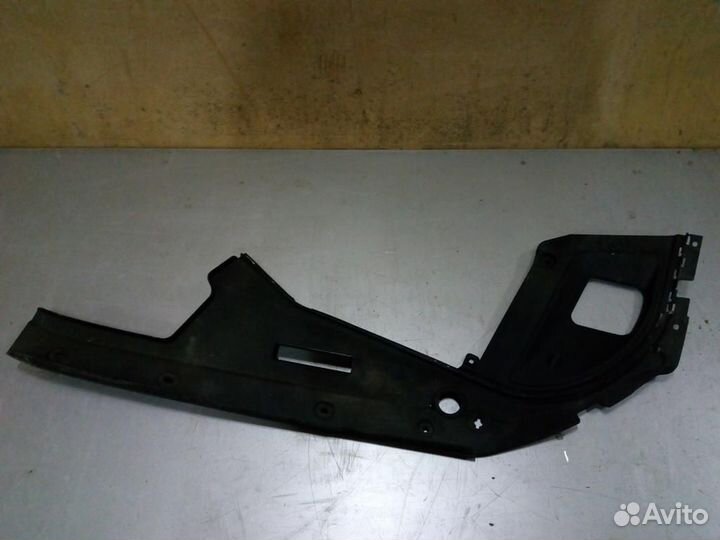 Накладка под капотом правая BMW 5 GT (2008) F07