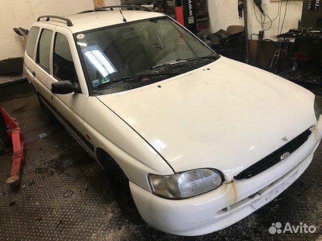 Разбор на запчасти Ford Escort