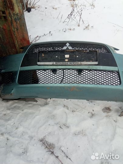 Продам передний бампер Лансер Митсубиси 10 б.у