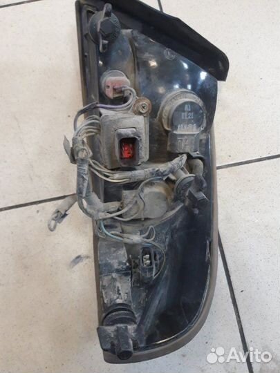 Фонарь задний левый Dodge Stratus