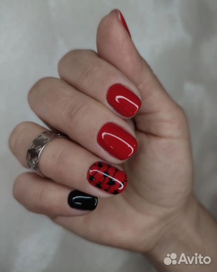Модель на маникюр