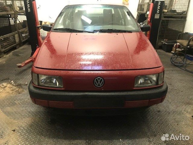 Разбор на запчасти Volkswagen Passat 3