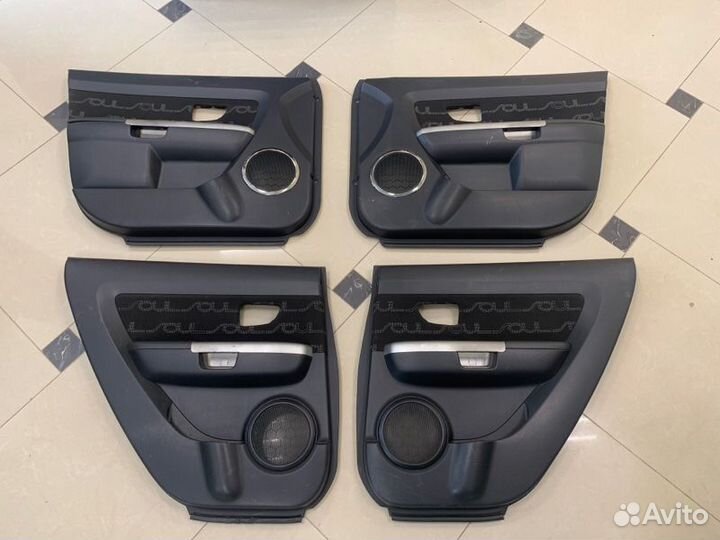 Обшивки дверей комплект Kia Soul G4FG 2012