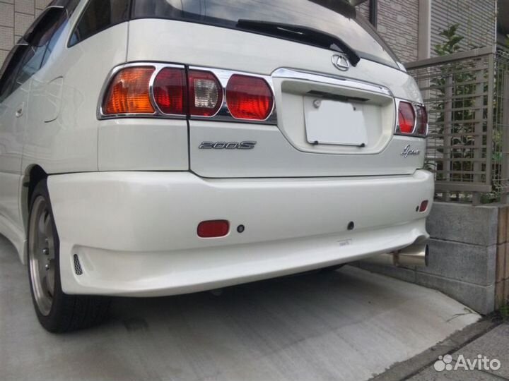 Бампер задний Toyota Ipsum Tom's