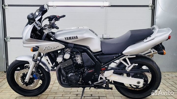 Yamaha FZS600