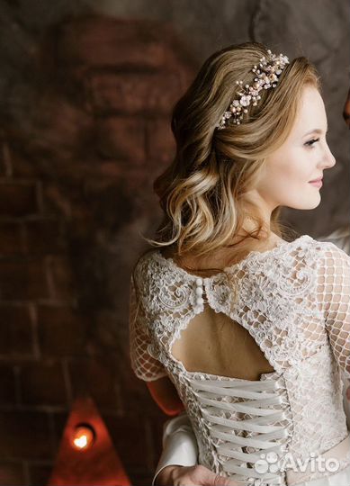 Свадебное платье с атласной юбкой