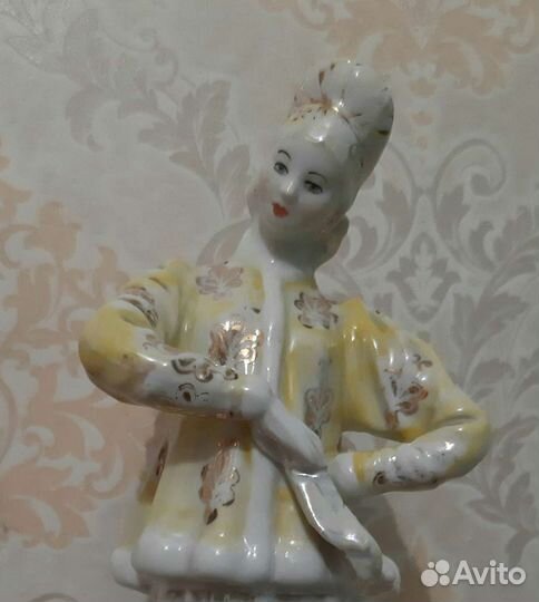 Фарфоровая статуэтка Дулево,Лебедушка