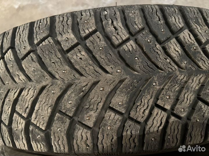 Michelin X-Ice North 4 215/60 R17