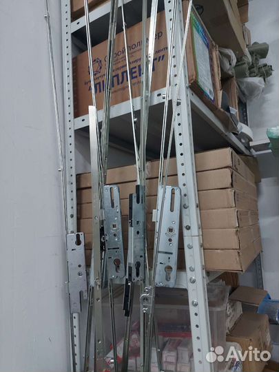 Многозапорный замок