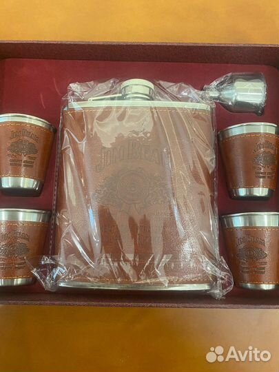Подарочный набор фляжка и стопки