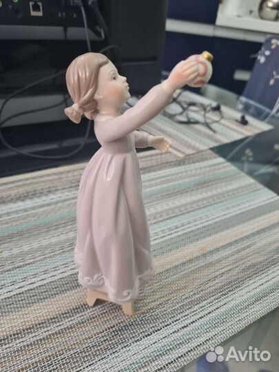 Статуэтка фарфор