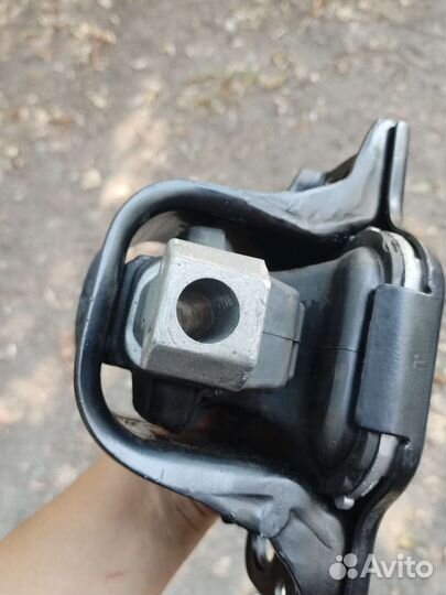 Опора двигателя правая nissan