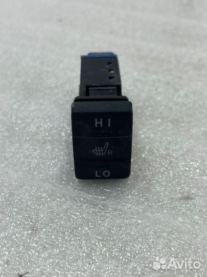 Кнопка подогрева сидений Toyota Corolla E180/E181