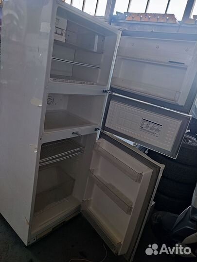 Холодильник трехкамерный бу westpoint RGK143