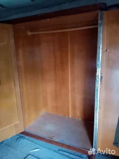 Шкаф платяной дубовый