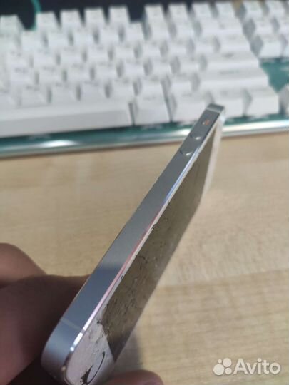 Телефон iPhone 5s
