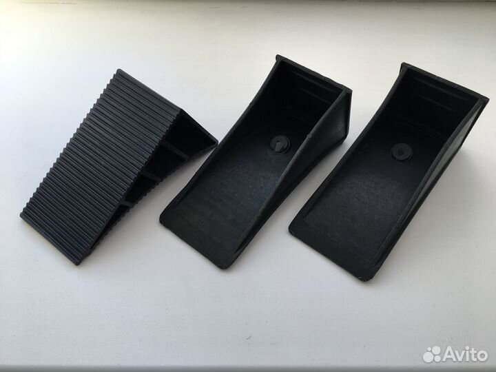 Противооткатный упор (башмак) пластиковый