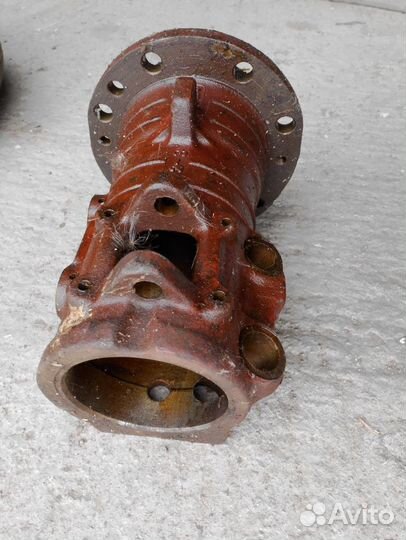 Крышка переднего ведущего моста 82-2301051