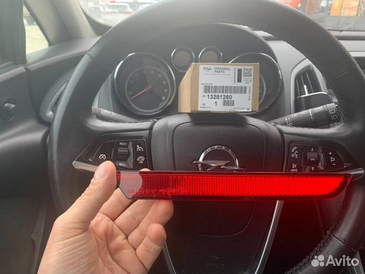 Отражатель,катафот в бампер Opel Astra J GTC новый