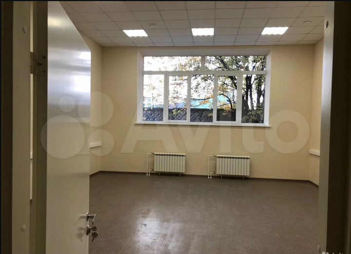 Здание, 5700 м²