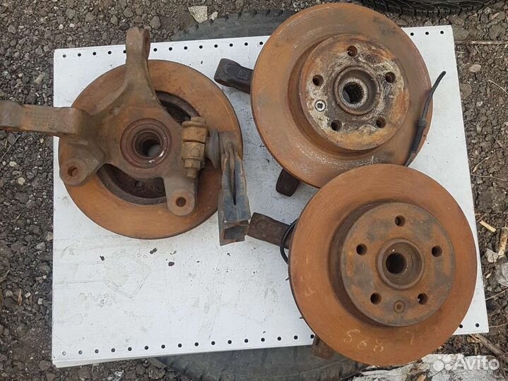 Ступица правая Mercedes Vito W638