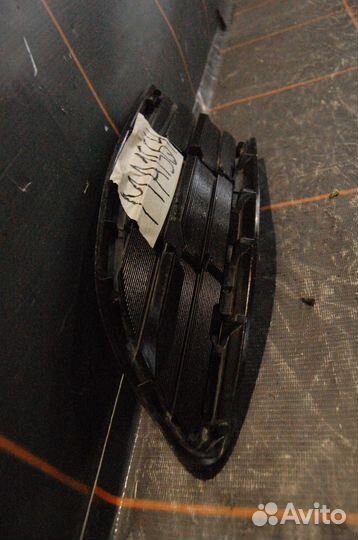 Решетка бампера переднего правая - Toyota RAV 4