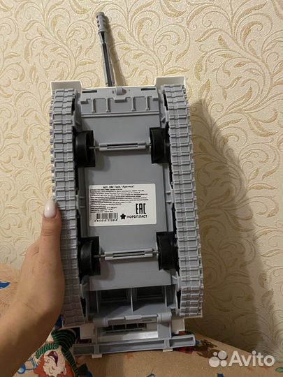 Танк игрушечный