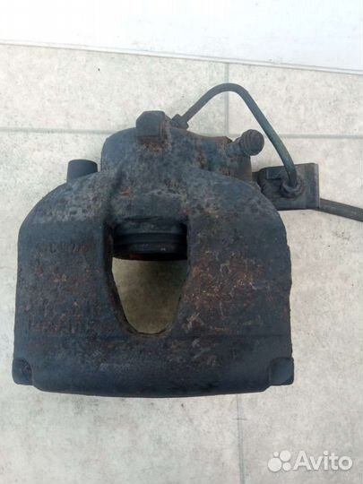 Суппорт тормозной передний левый Renault Laguna 2